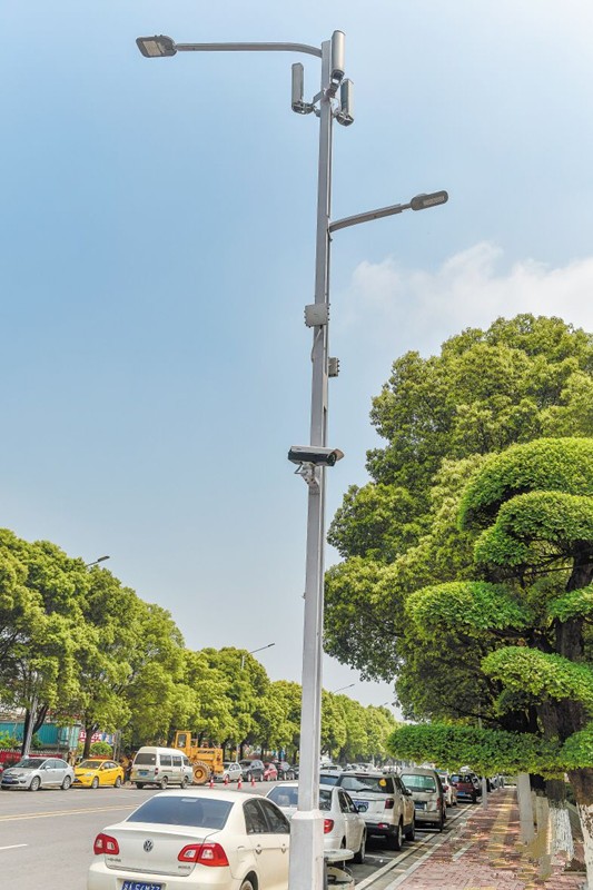 湖(hu)南(nan)首條(tiao)“智慧炤明路”亮相(xiang)長沙隆(long)平(ping)高(gao)科(ke)技園(yuan)
